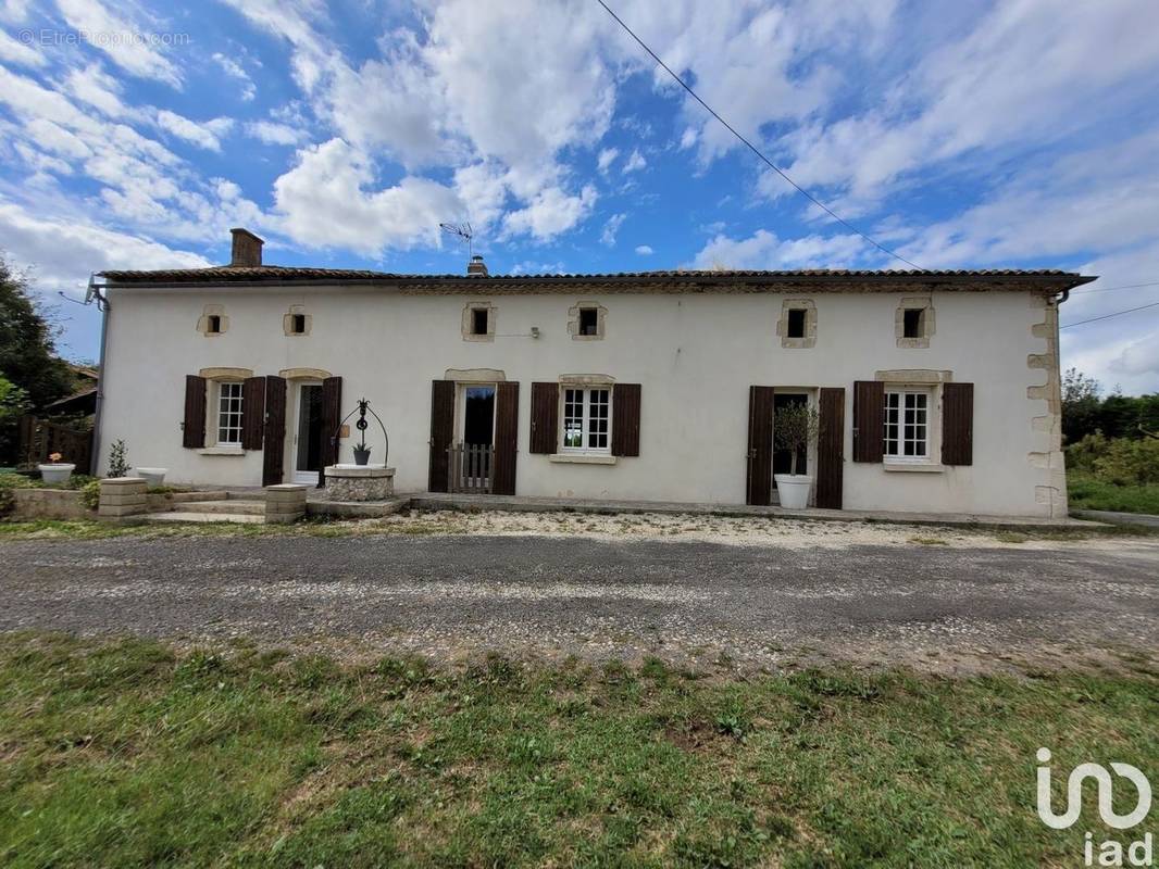 Photo 1 - Maison à SAINT-BONNET-SUR-GIRONDE