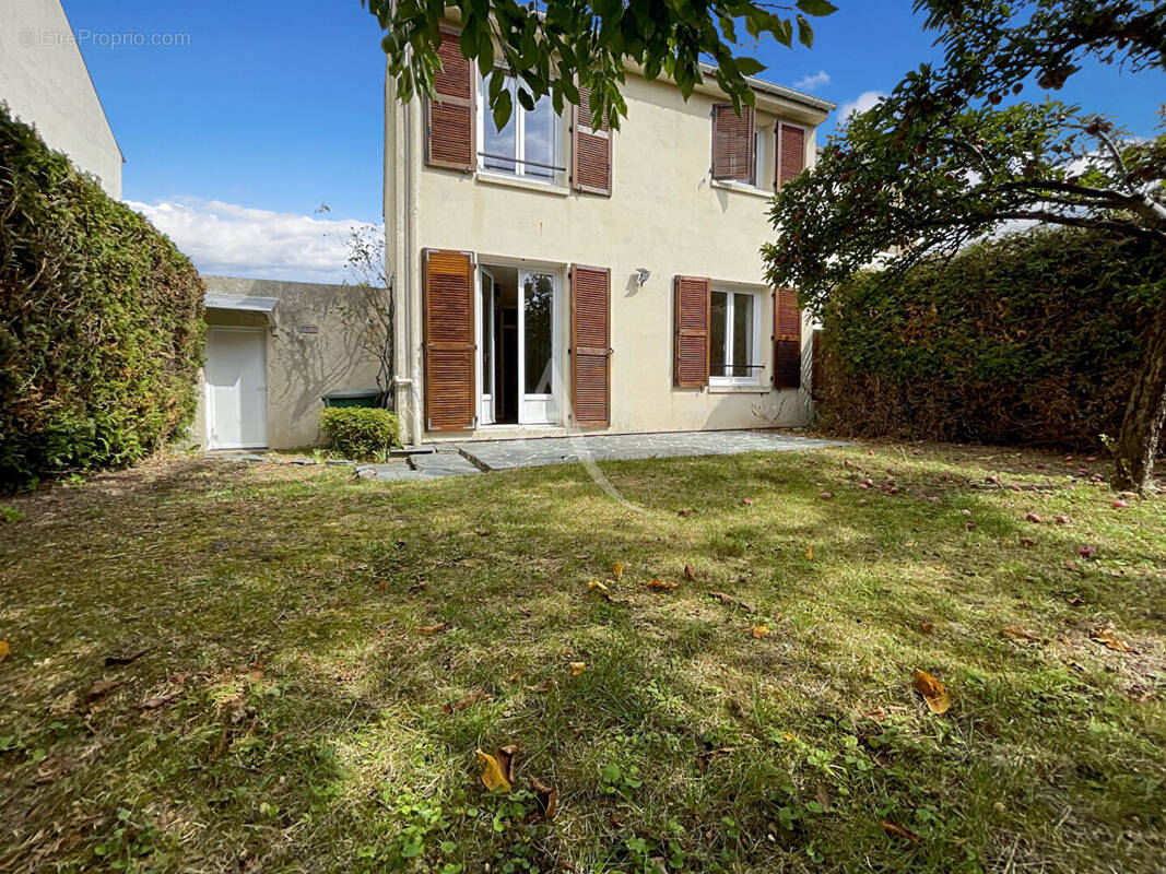 Maison à AUVERS-SUR-OISE