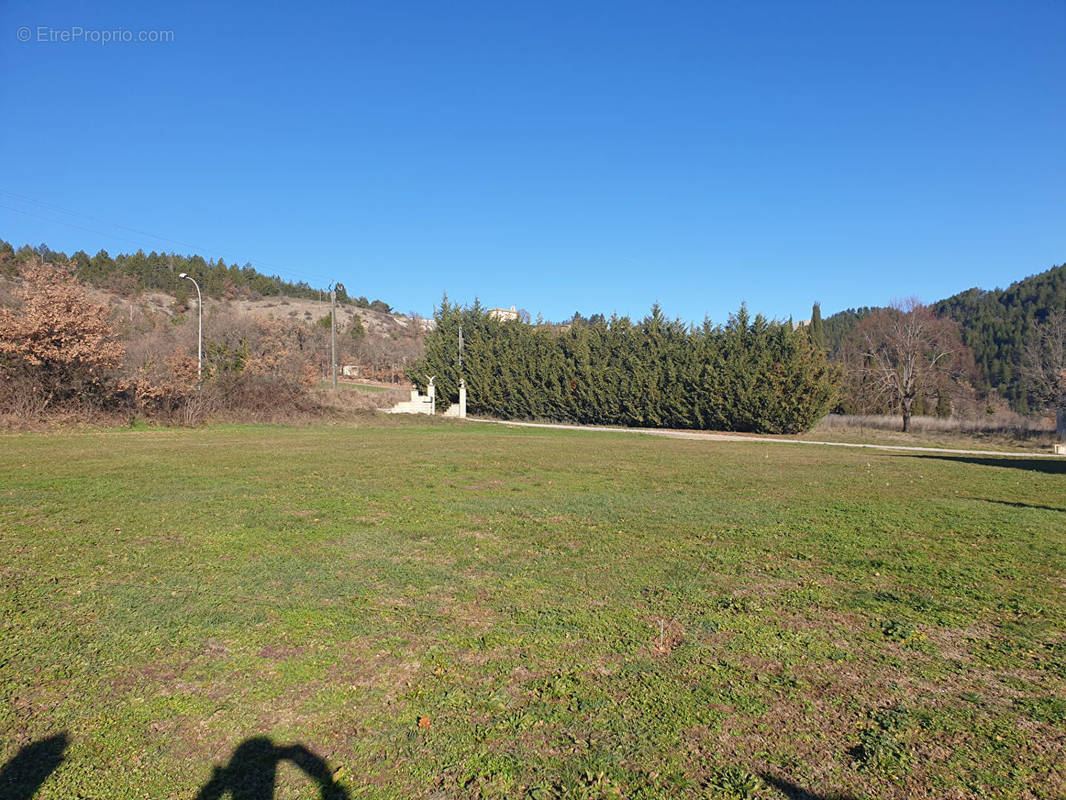 Terrain à SALEON