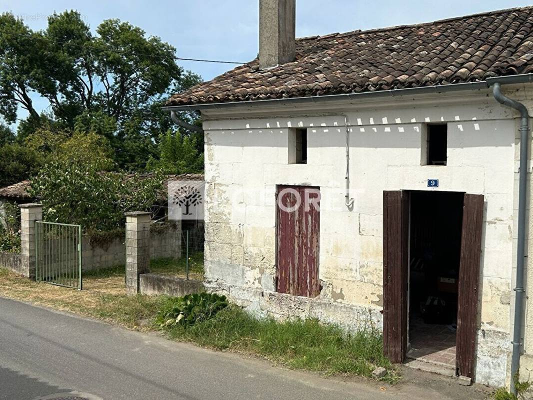 Maison à MONTLIEU-LA-GARDE