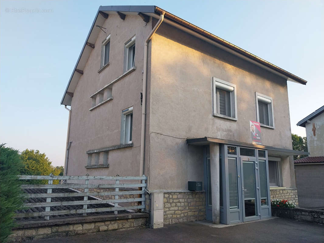 Maison à CHATEL-SUR-MOSELLE