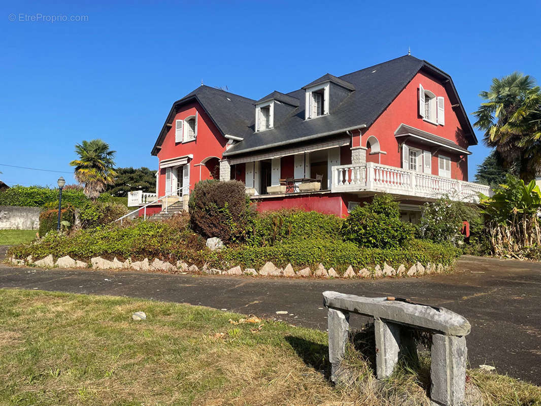 Maison à PONTACQ