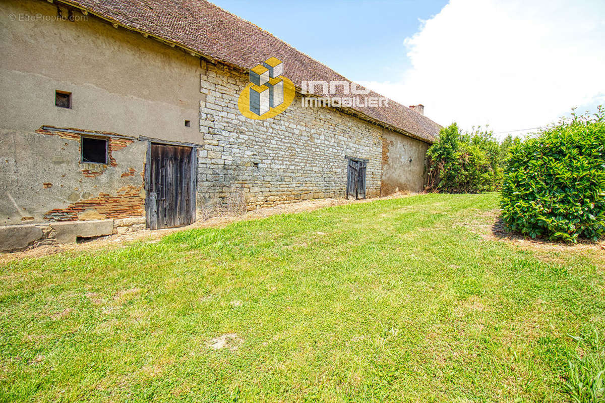 Maison à SAINT-CHRISTOPHE-EN-BRESSE