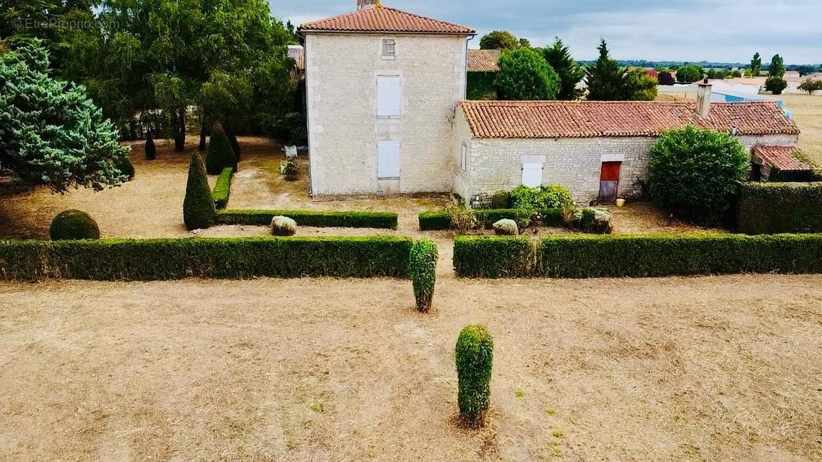 Maison à FONTENAY-LE-COMTE