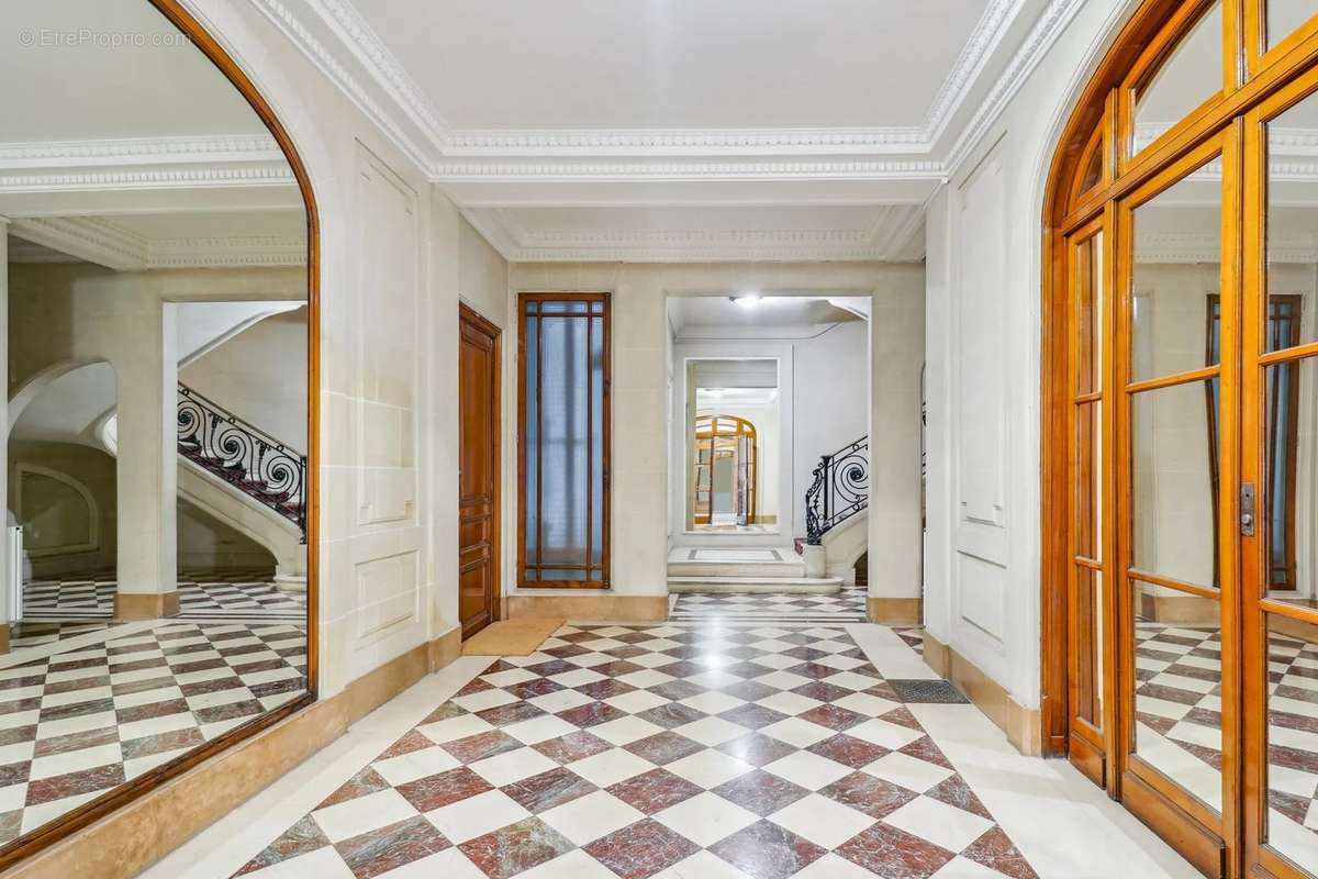 Appartement à PARIS-17E