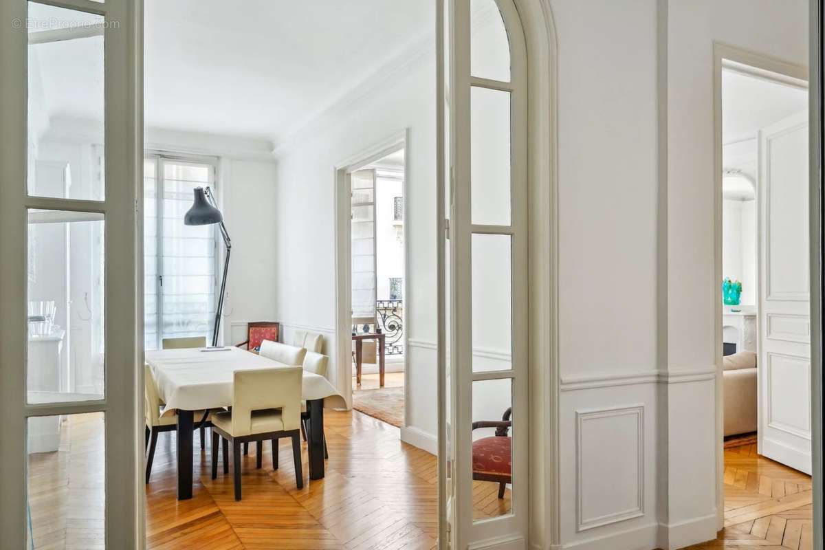 Appartement à PARIS-17E