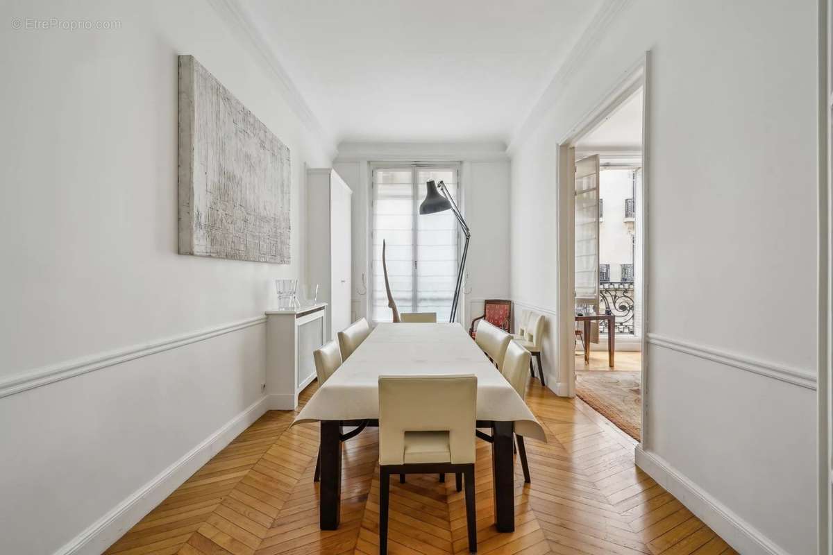 Appartement à PARIS-17E