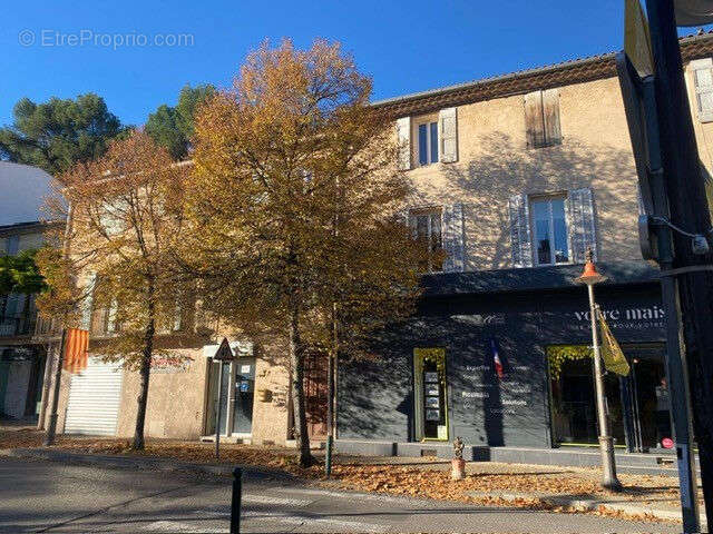 Appartement à SIMIANE-COLLONGUE