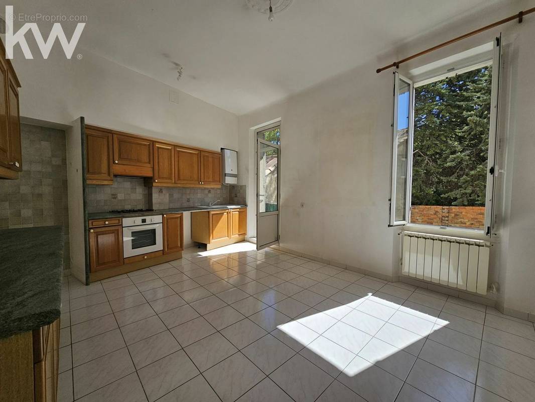 Appartement à MARSEILLE-4E