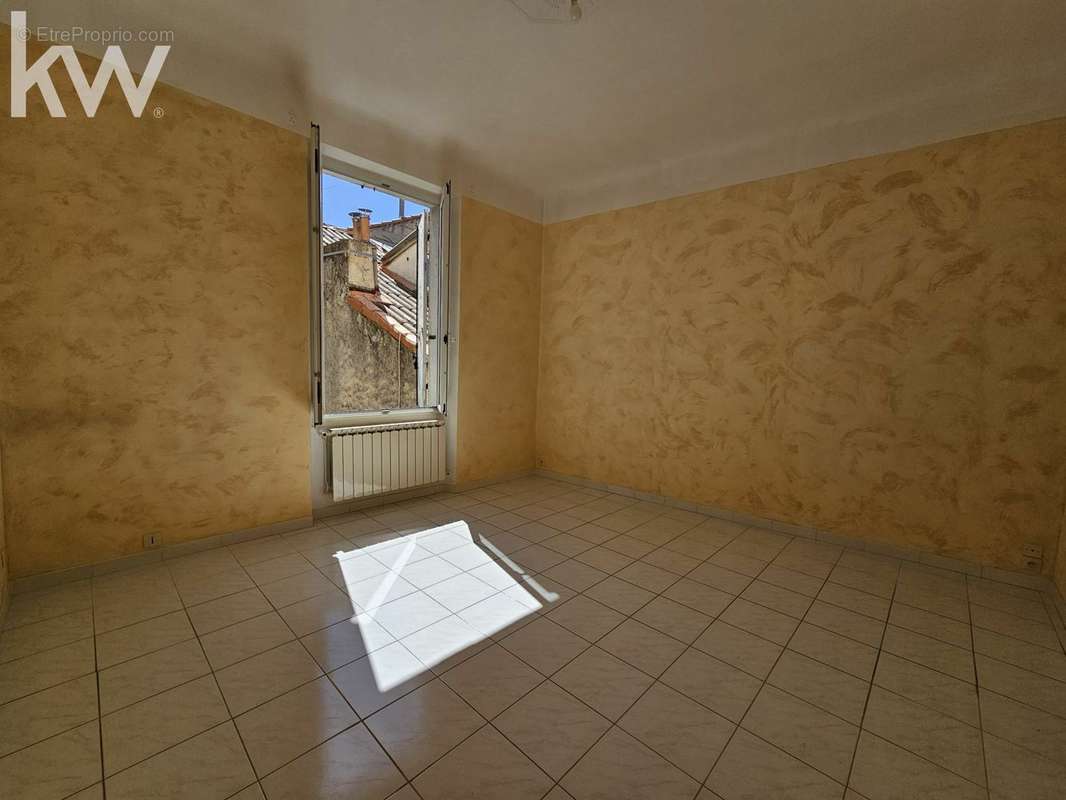 Appartement à MARSEILLE-4E