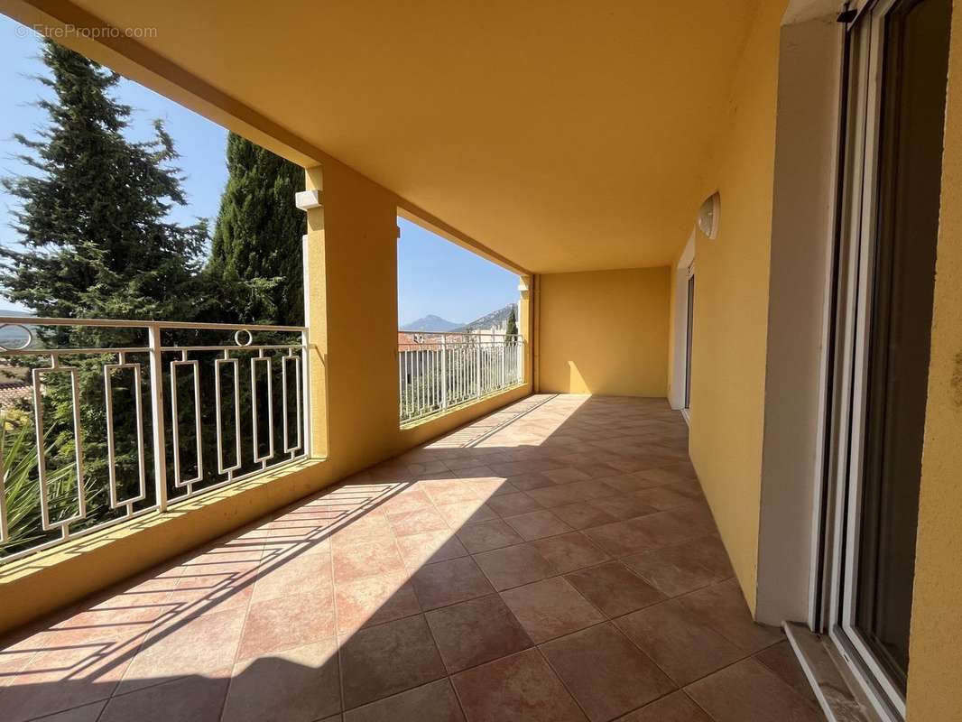 Appartement à HYERES