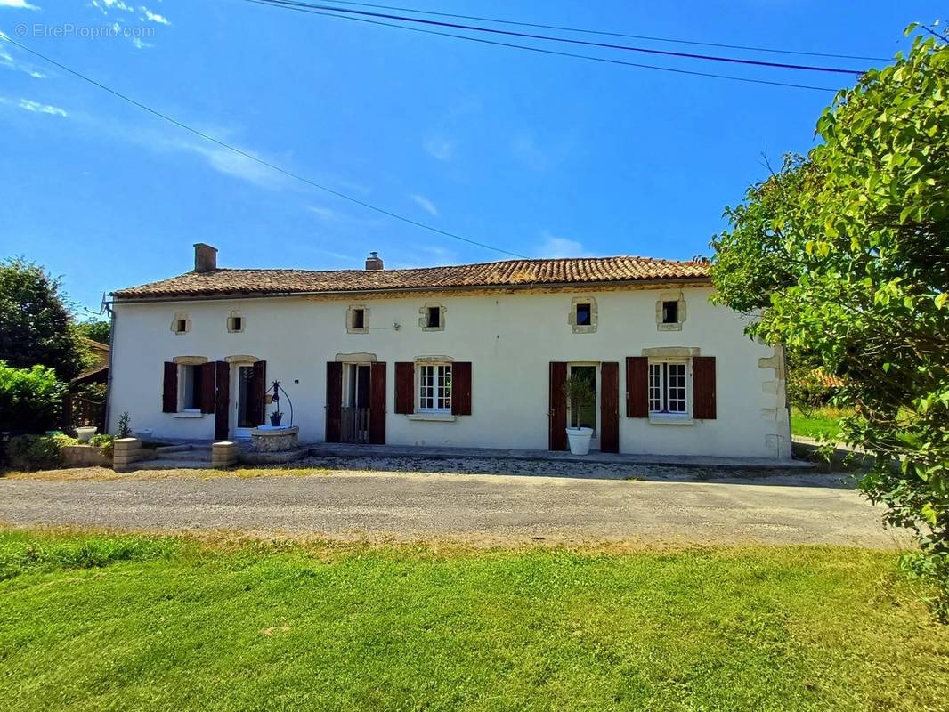 Maison à SAINT-BONNET-SUR-GIRONDE