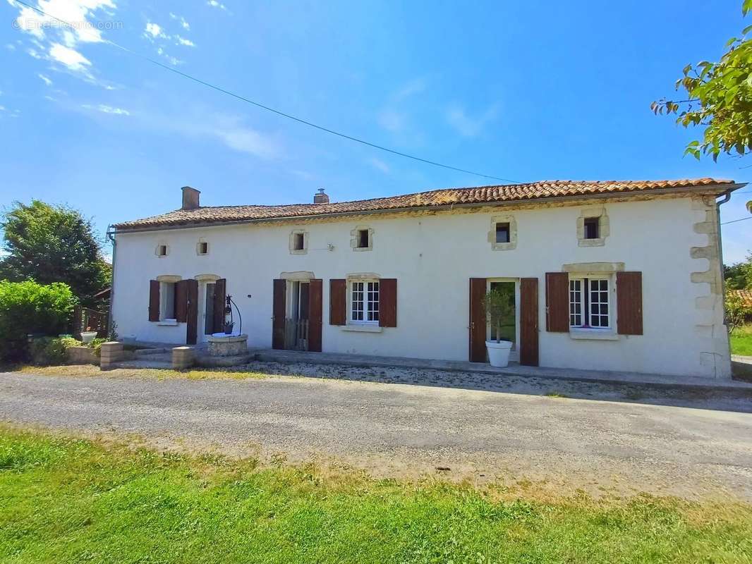 Maison à SAINT-BONNET-SUR-GIRONDE