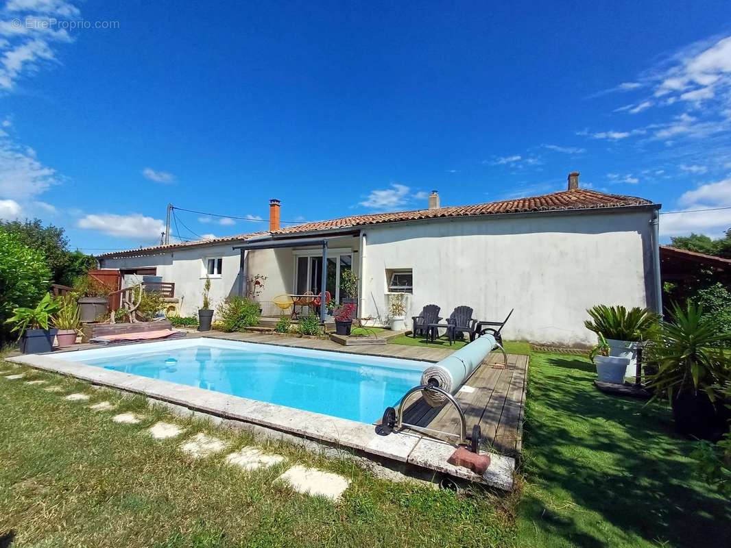 Maison à SAINT-BONNET-SUR-GIRONDE