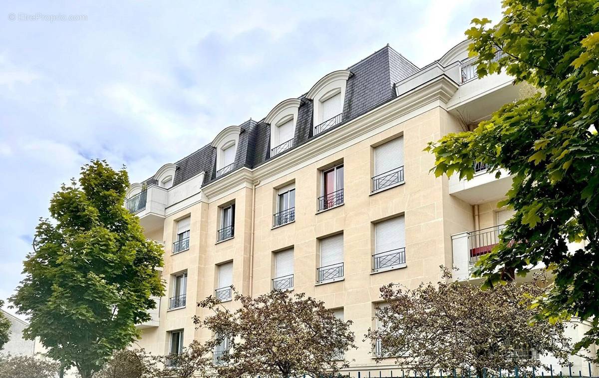 Appartement à LA GARENNE-COLOMBES