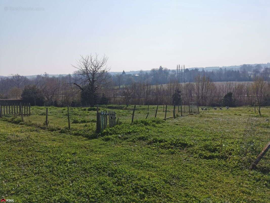 Terrain à MOUTIERS-SUR-LE-LAY