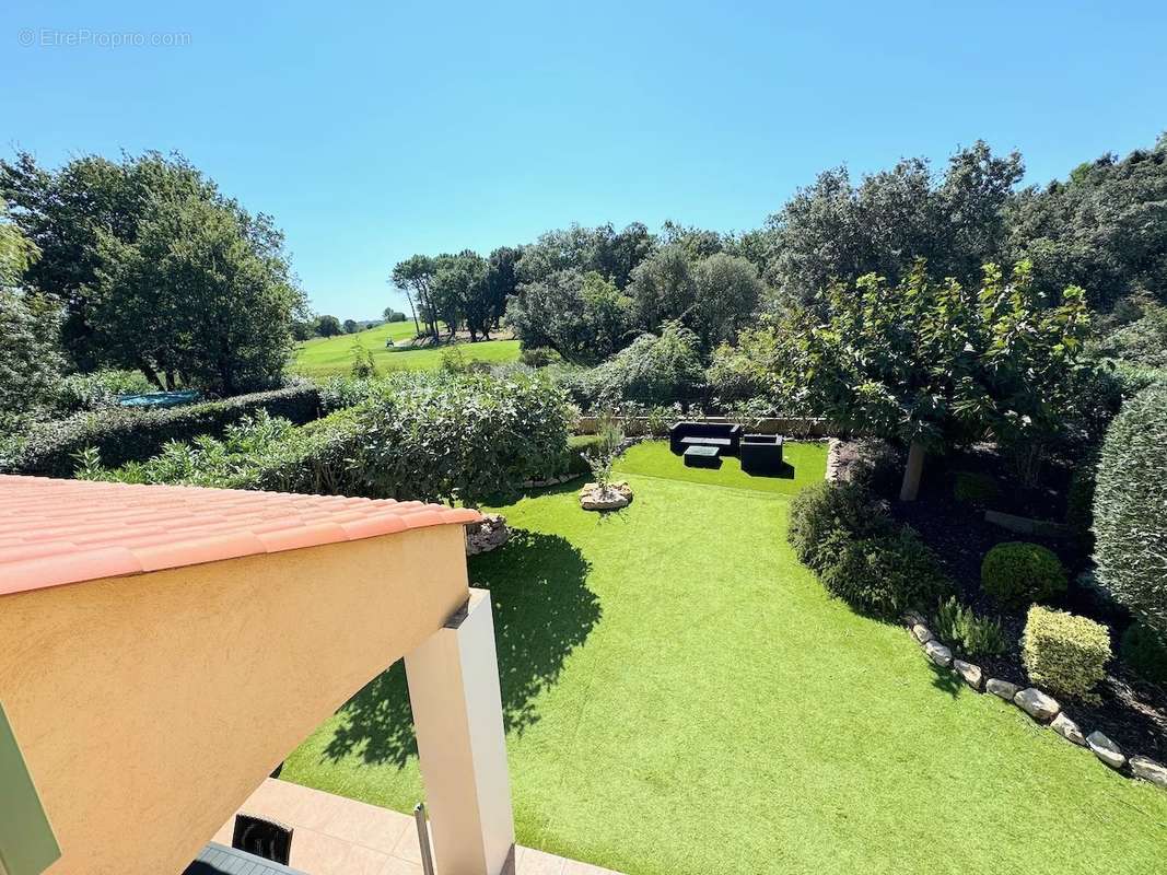 Maison à ROQUEBRUNE-SUR-ARGENS