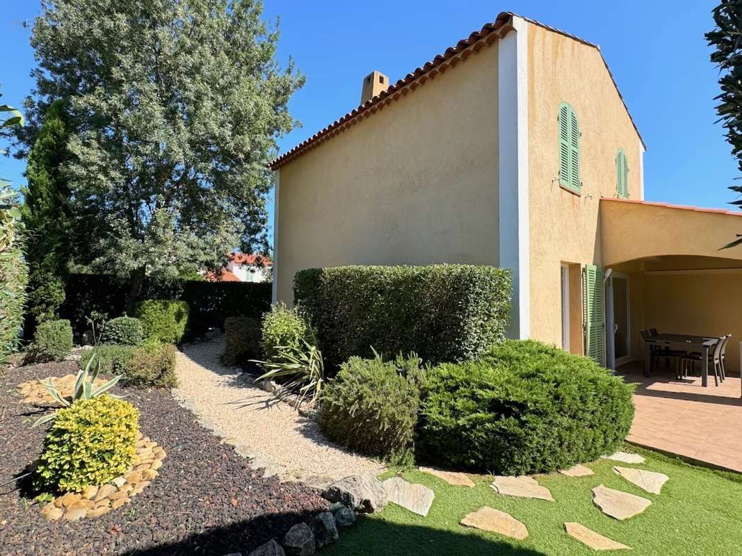 Maison à ROQUEBRUNE-SUR-ARGENS