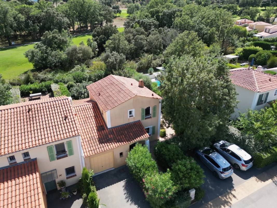 Maison à ROQUEBRUNE-SUR-ARGENS