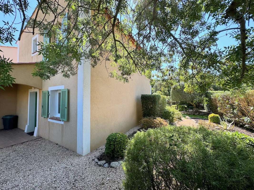 Maison à ROQUEBRUNE-SUR-ARGENS