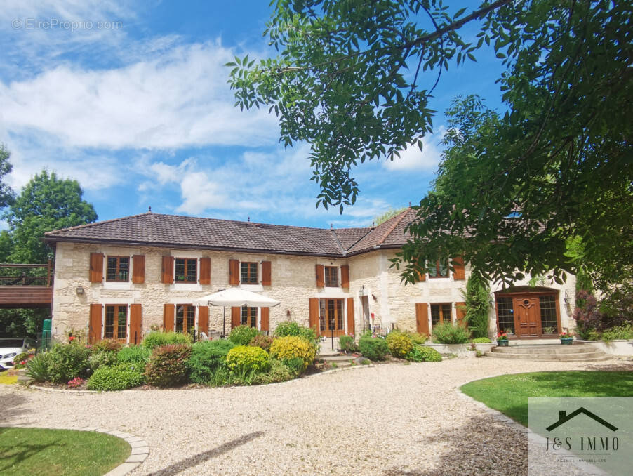 Maison à CHASSENEUIL-SUR-BONNIEURE