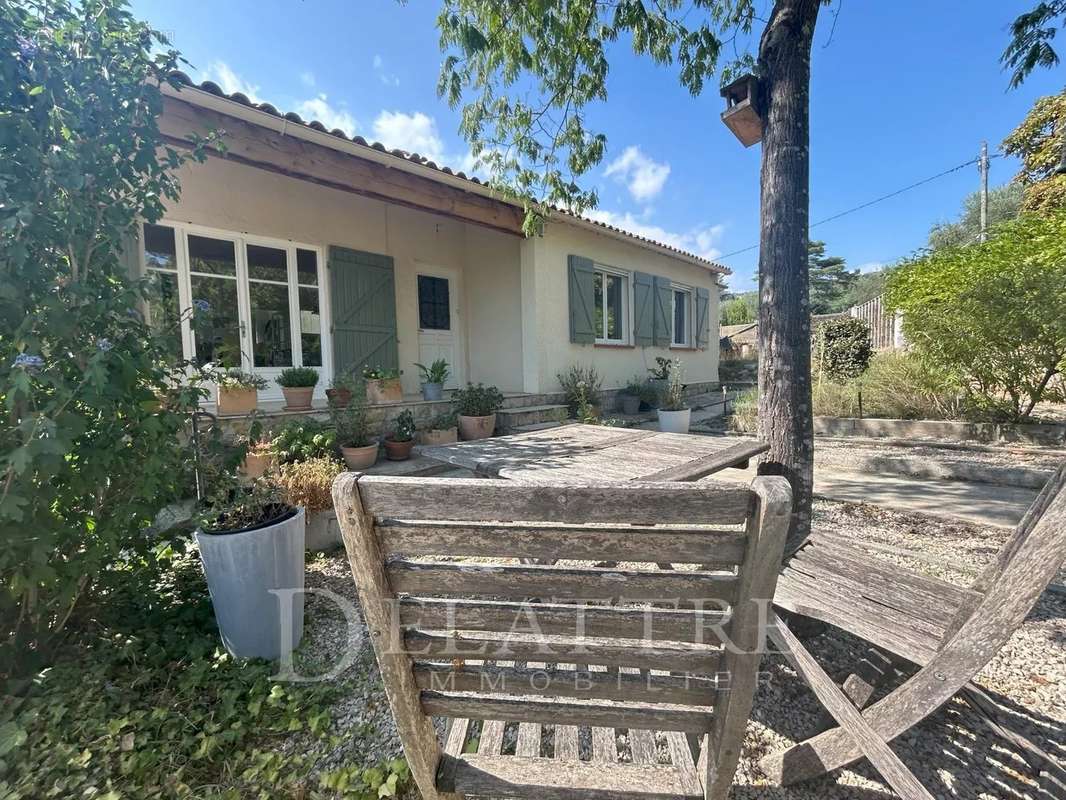 Maison à CHATEAUNEUF-GRASSE