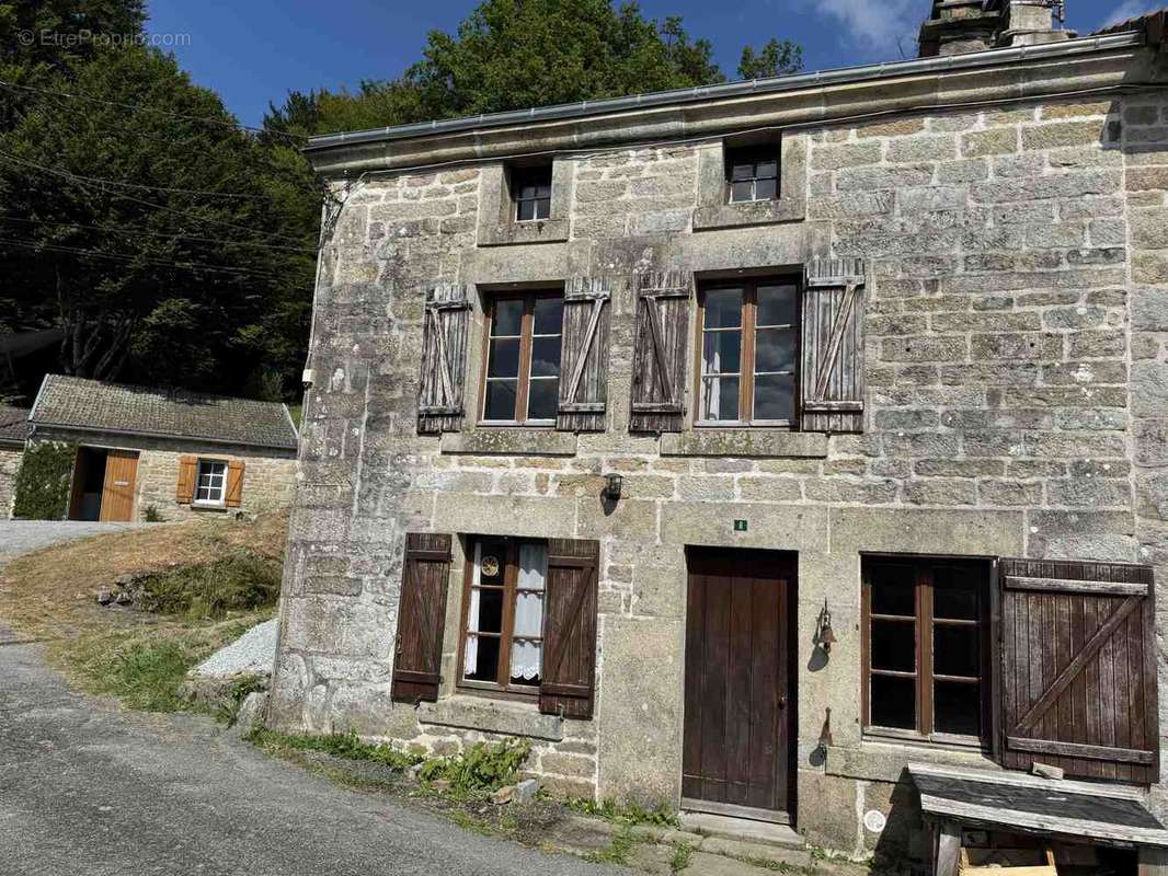 Maison à SAINT-PIERRE-BELLEVUE