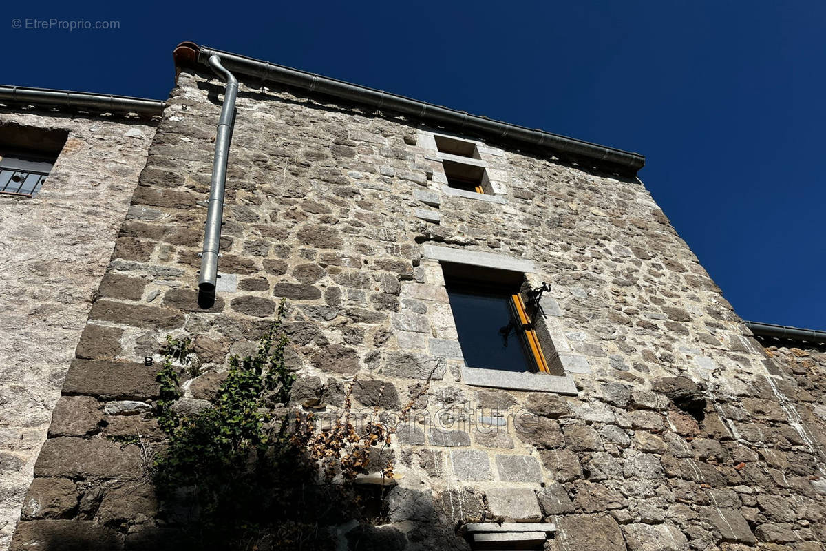 Maison à PEGAIROLLES-DE-BUEGES