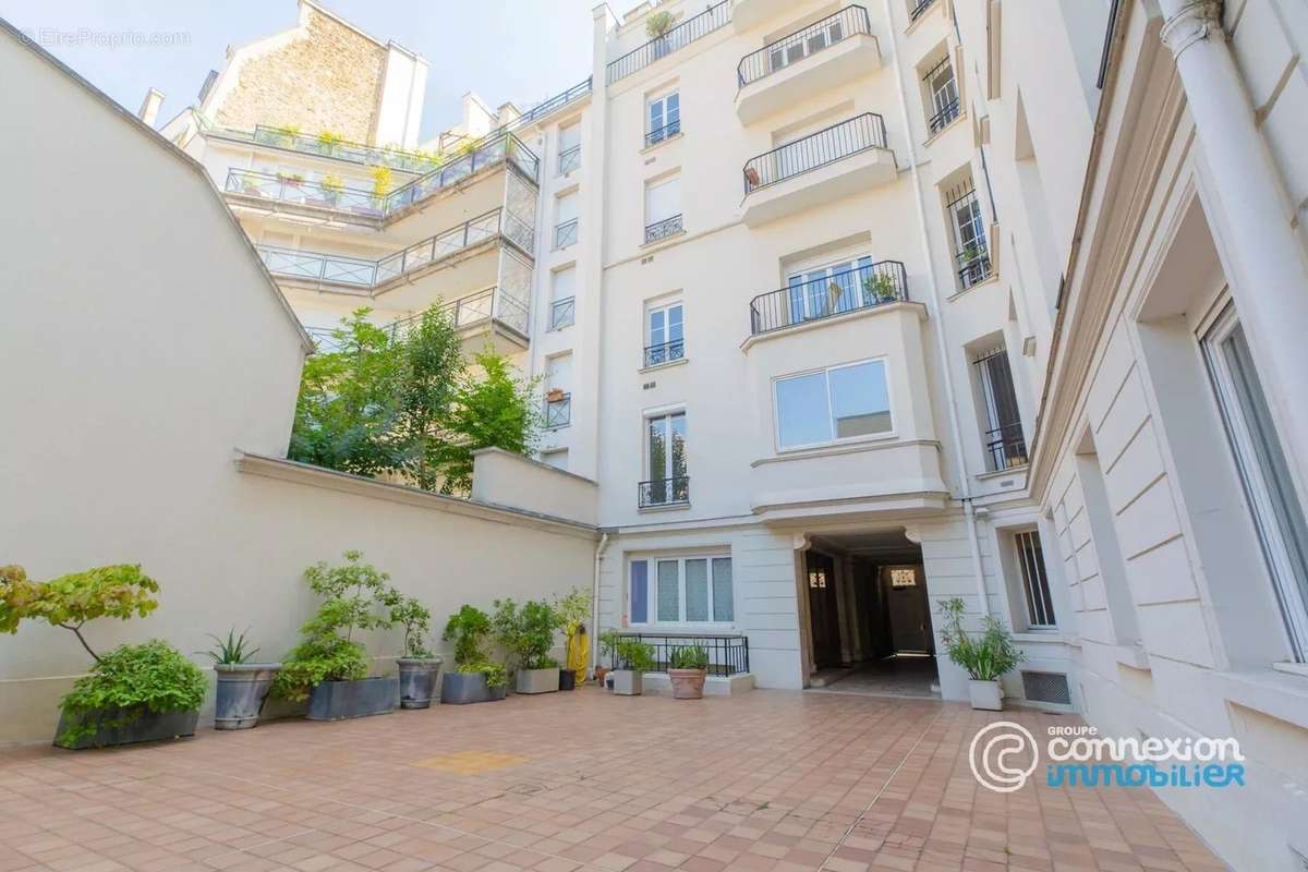 Appartement à PARIS-16E