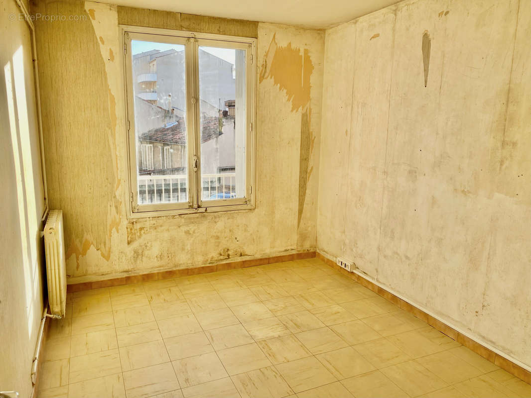 Appartement à MARSEILLE-5E