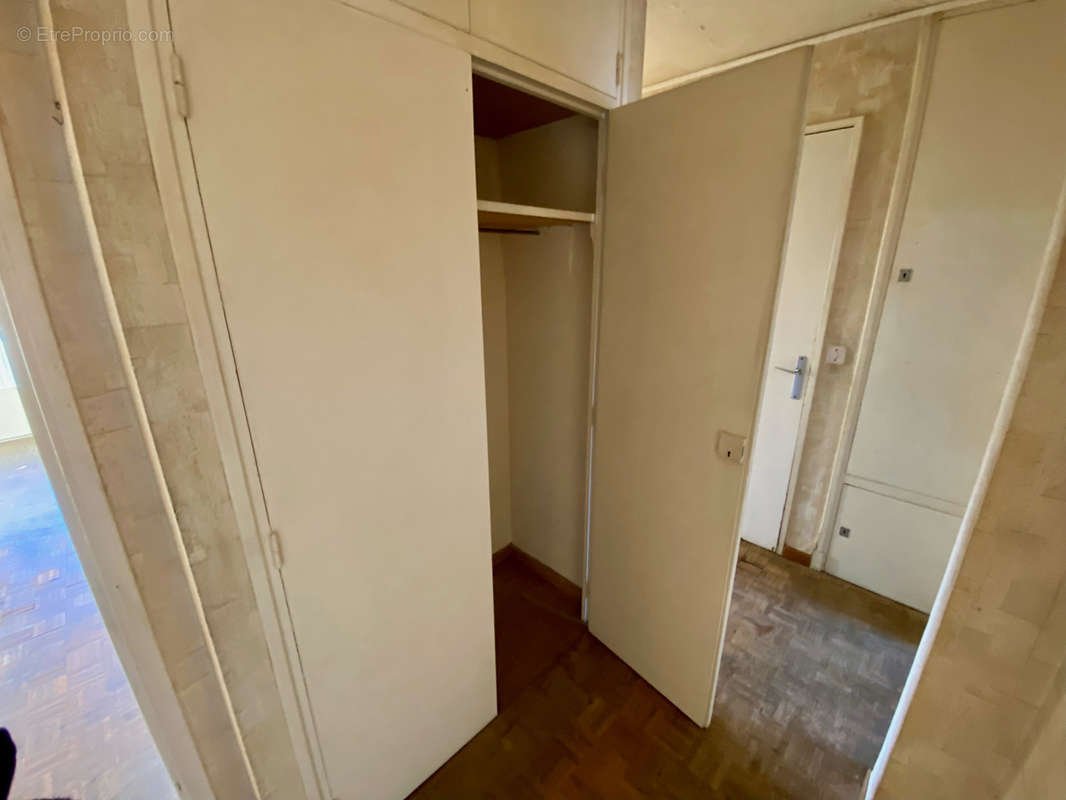 Appartement à MARSEILLE-5E