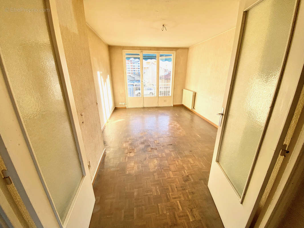 Appartement à MARSEILLE-5E