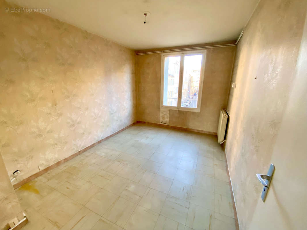 Appartement à MARSEILLE-5E