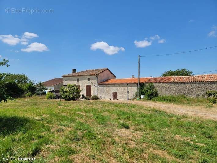 Maison à VILLEFAGNAN