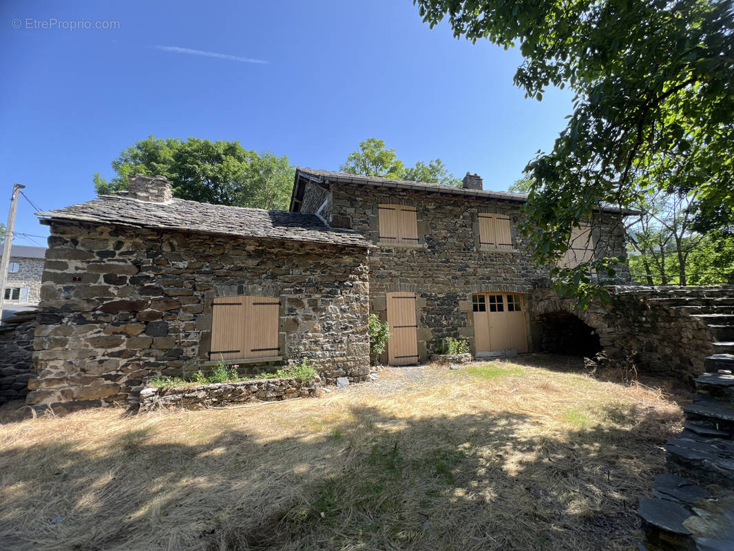 Maison à SAINT-PIERRE-EYNAC