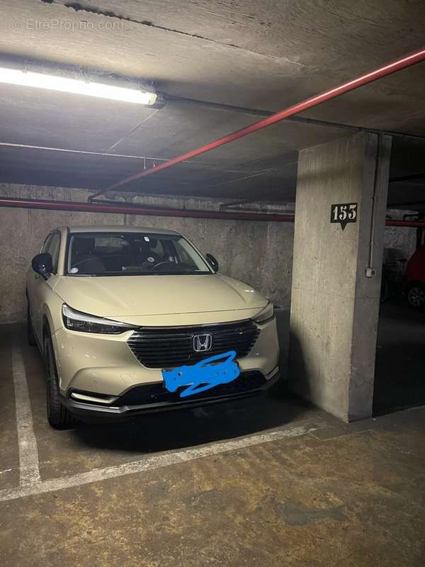 Parking à PARIS-15E