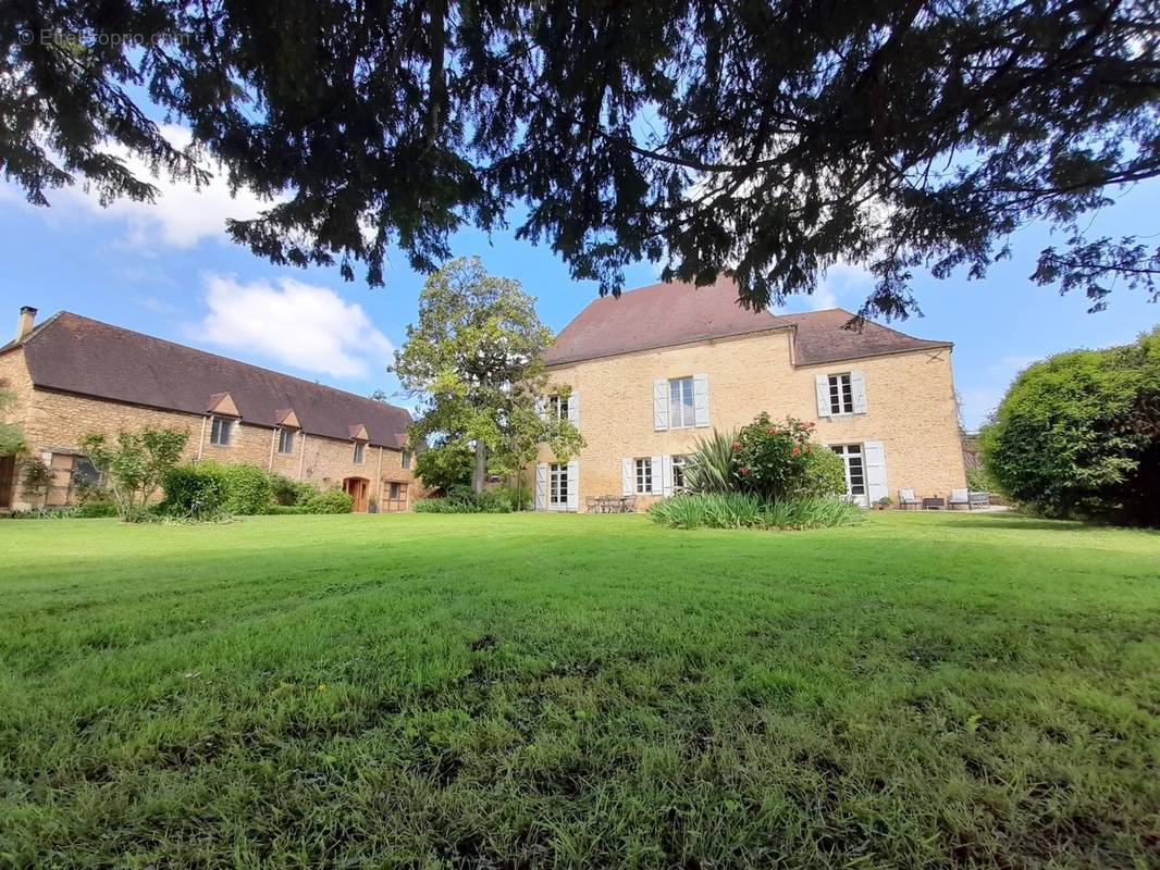 Maison à LE BUISSON-DE-CADOUIN