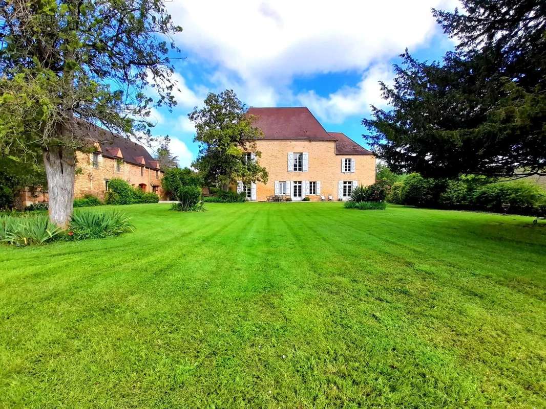 Maison à LE BUISSON-DE-CADOUIN