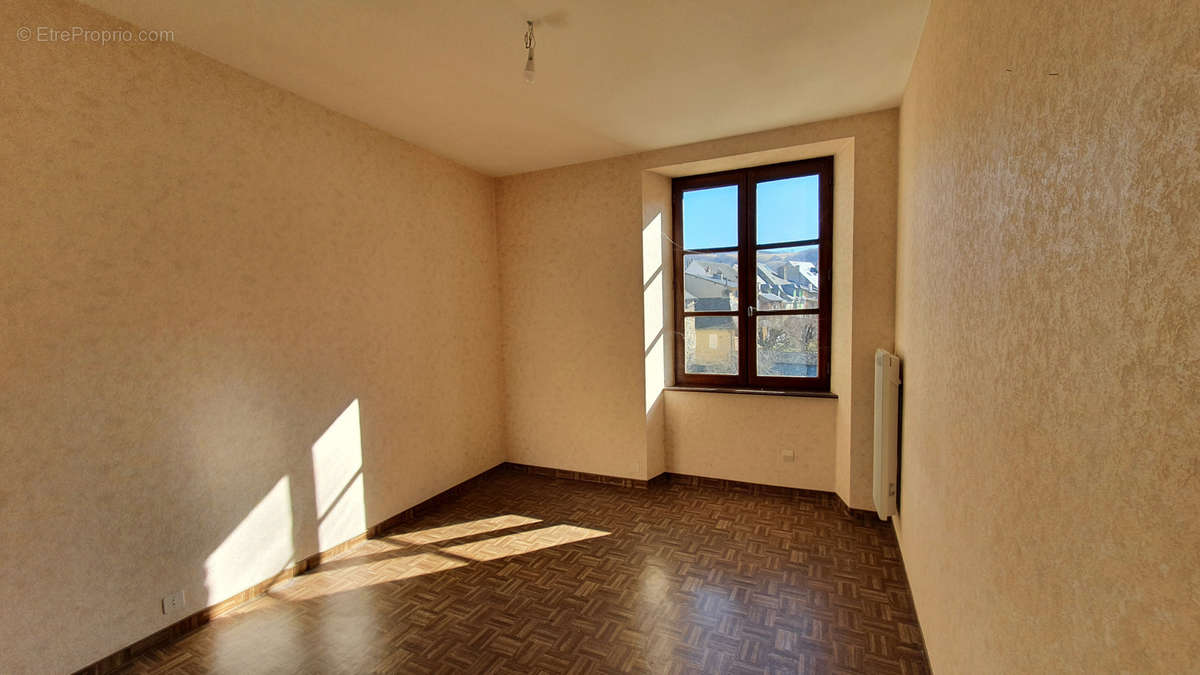 Appartement à SAINT-GENIEZ-D&#039;OLT