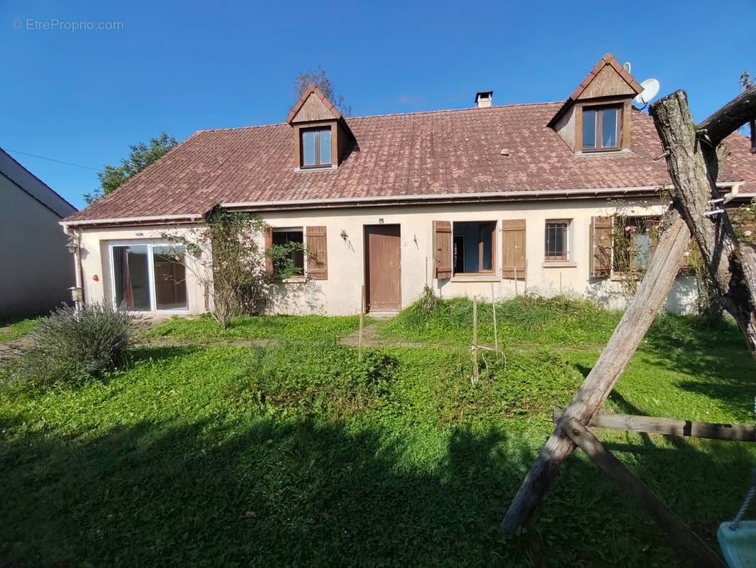 Maison à LORREZ-LE-BOCAGE-PREAUX