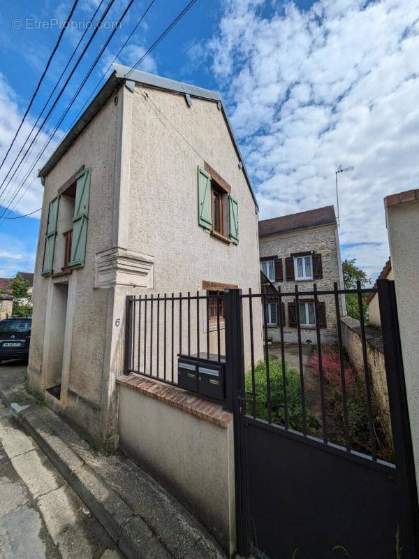 Maison à OINVILLE-SUR-MONTCIENT