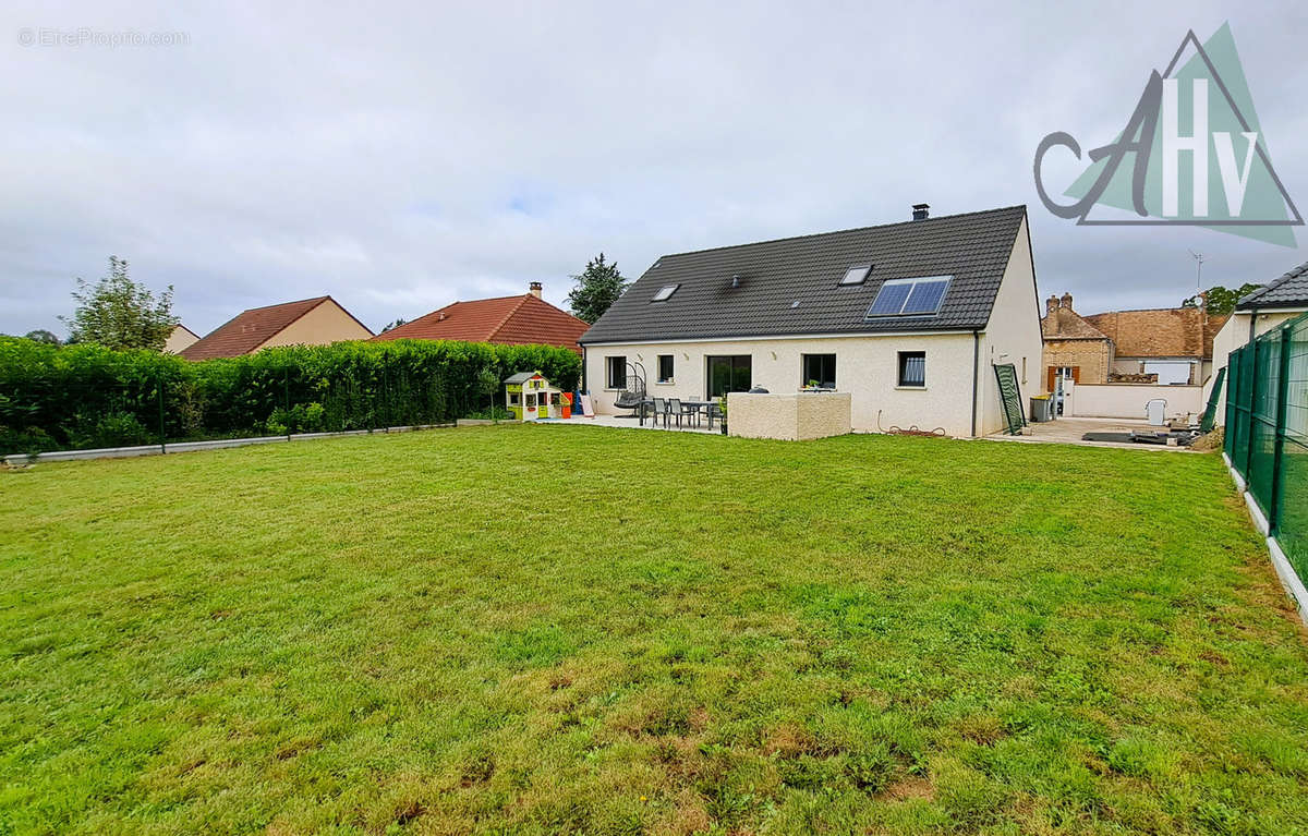 Maison à PONT-SUR-YONNE