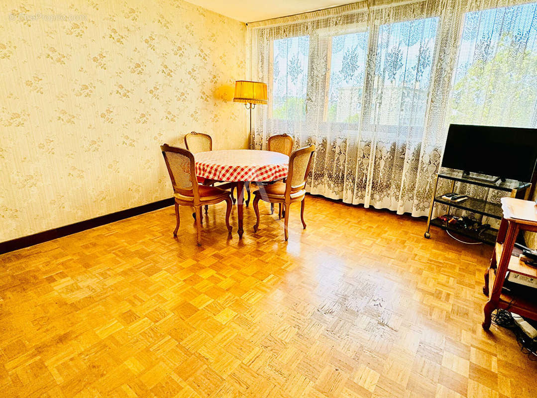 Appartement à NANTERRE