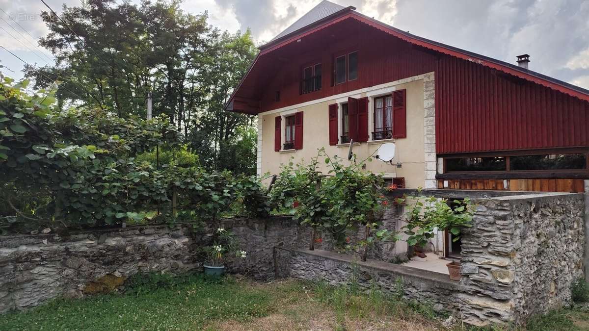 Maison à CHAMOUX-SUR-GELON