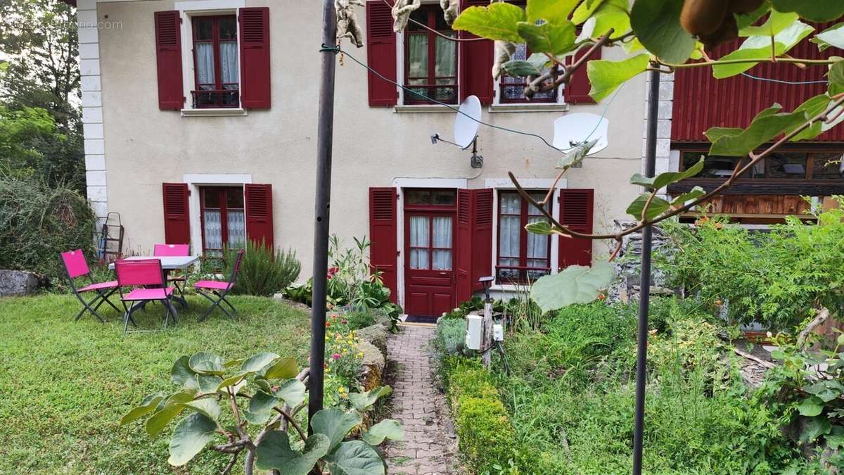 Maison à CHAMOUX-SUR-GELON