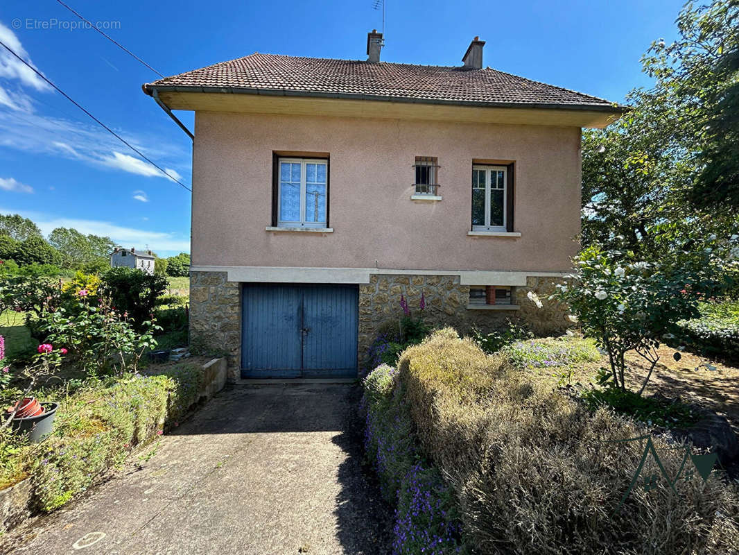 Maison à AINAY-LE-VIEIL