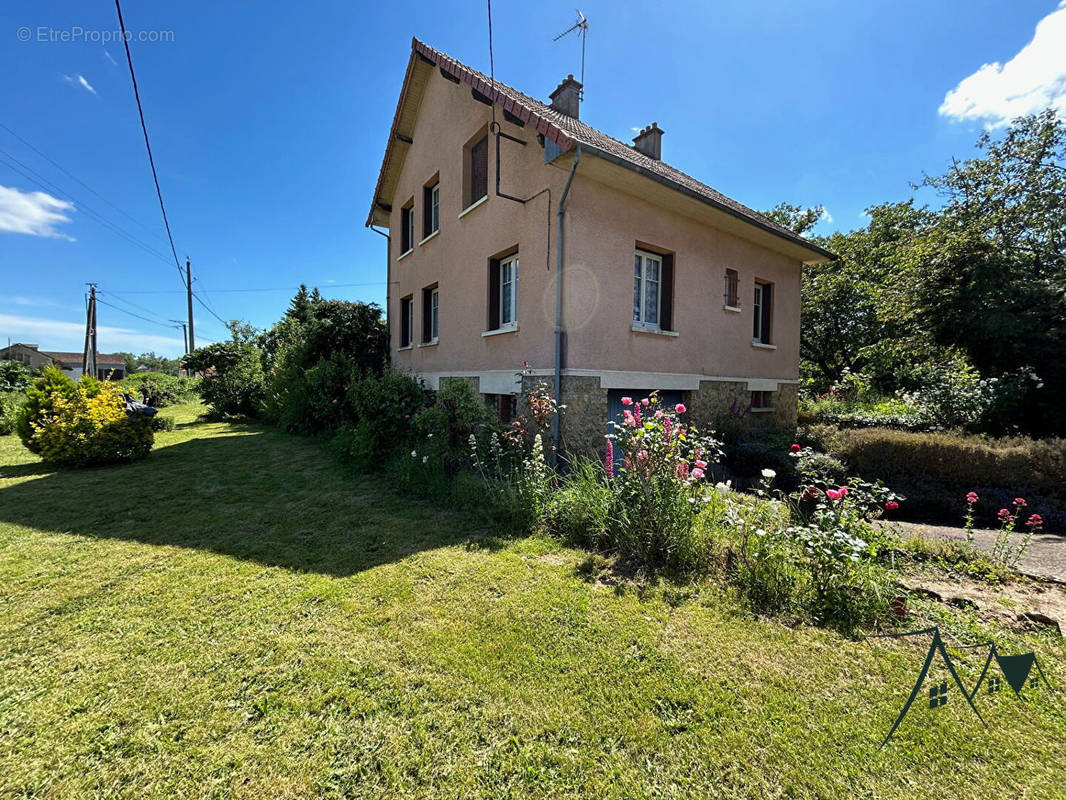 Maison à AINAY-LE-VIEIL