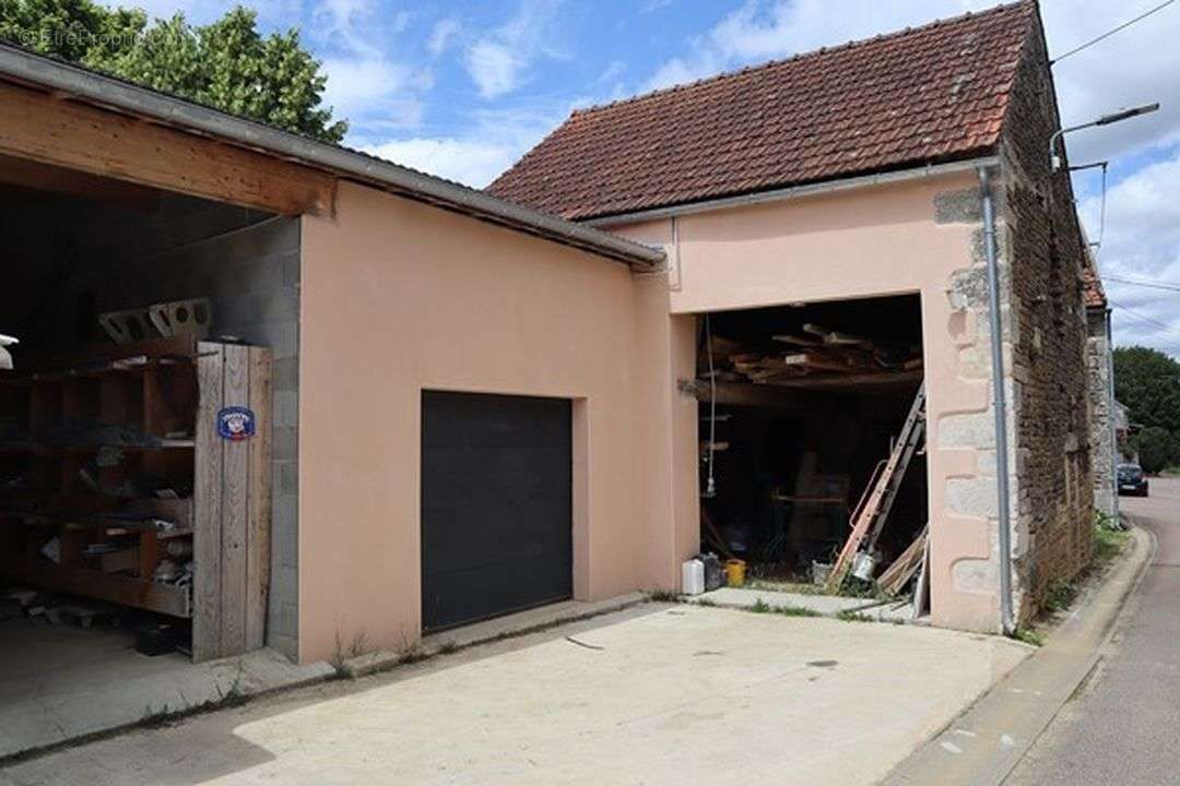 Maison à AVALLON