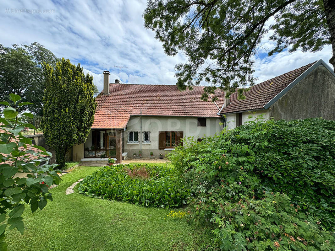 Maison à COSNE-COURS-SUR-LOIRE