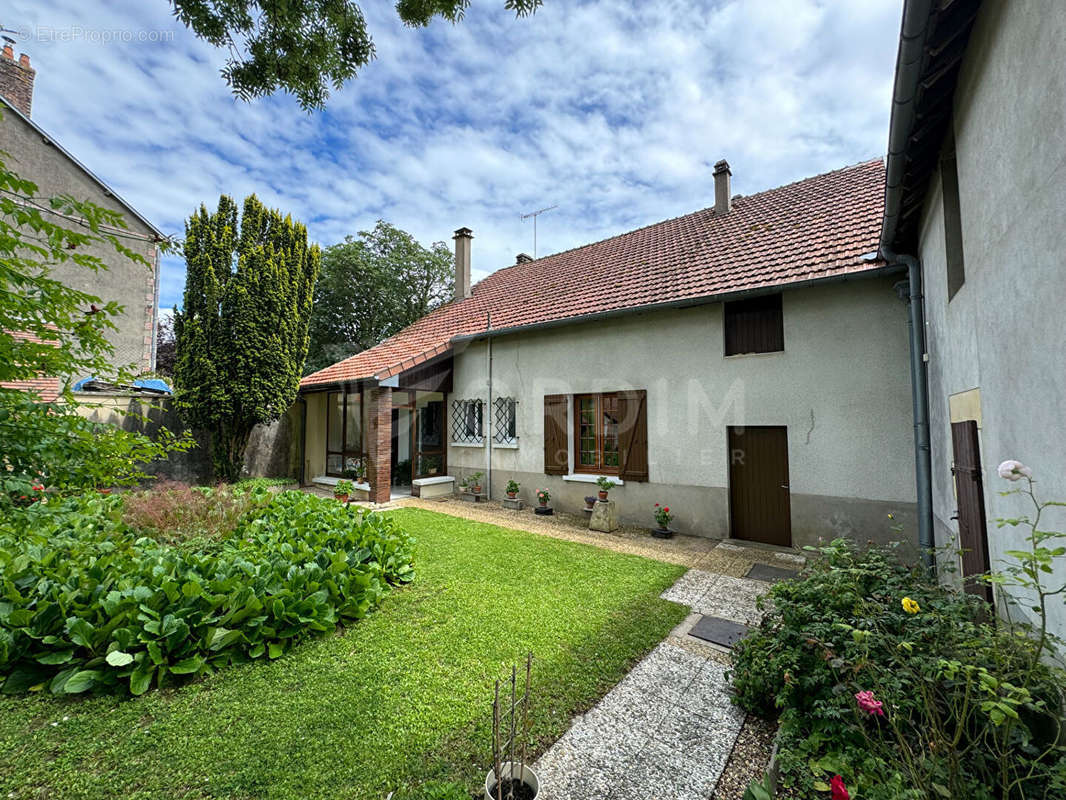 Maison à COSNE-COURS-SUR-LOIRE